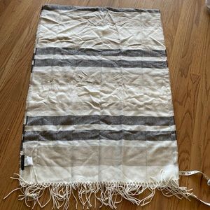 Banana Republic 23”74” winter pashmina scarf